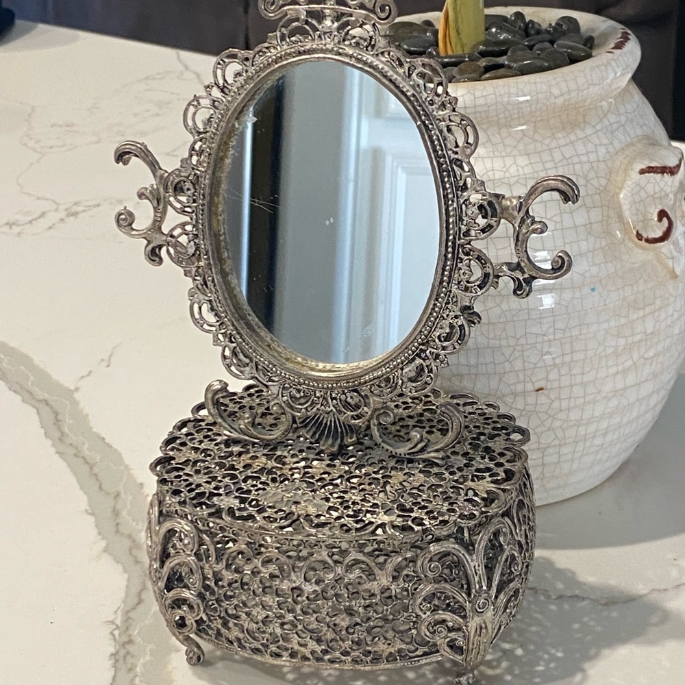 Vintage Jewelry box W/ oval swivel Mirror